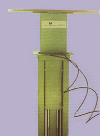 Photo of a hole-in-the-floor spray table